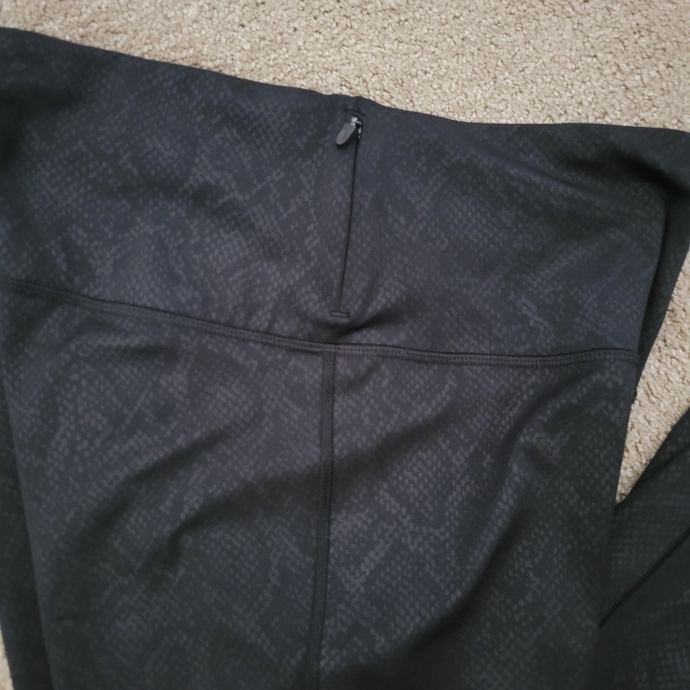 Gap Fit Eclipse Black Snakeskin Side Zipper High Waisted Legging - Picture 12 of 12